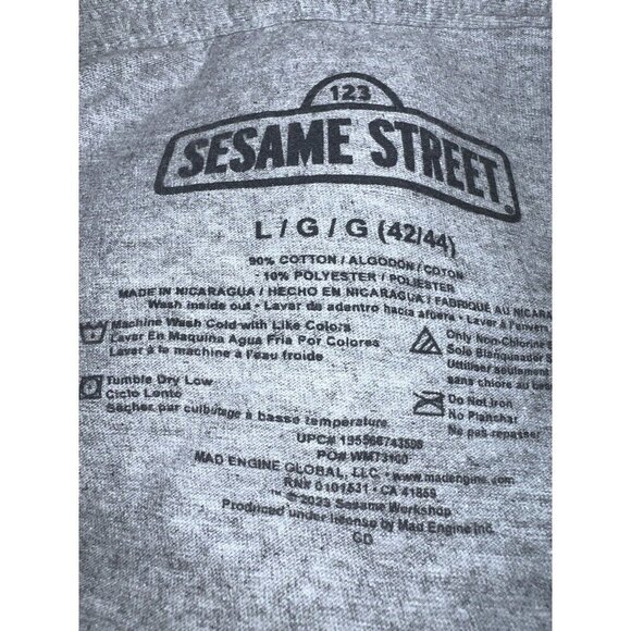 SESAME STREET- All Good In The Neighborhood Gray Short Sleeve Tshirt Size L - Picture 5 of 7